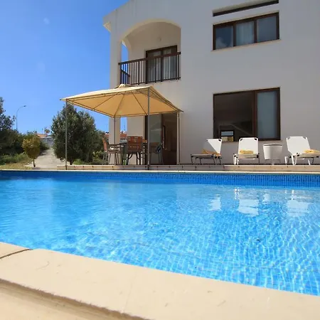 Donatella Villa *