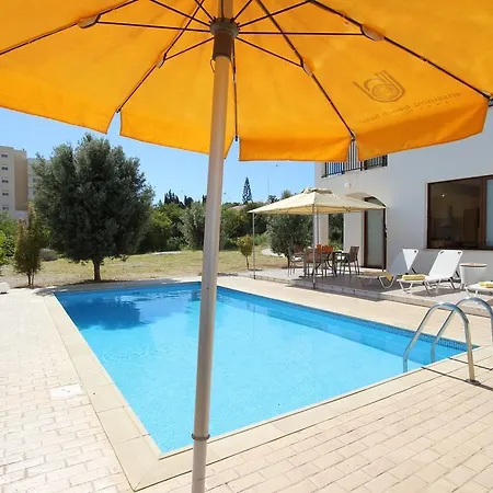 Donatella Villa *